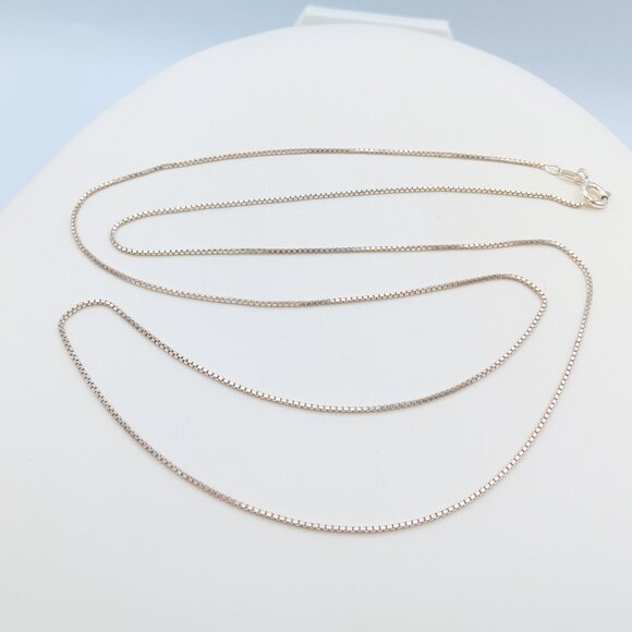 Italian 925 Sterling Silver Box Chain 22" Necklace - SIGNED - Picture 3 of 8